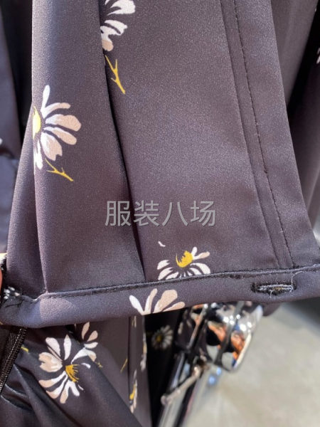 批发高腰v领连衣裙1万件-第6张图片