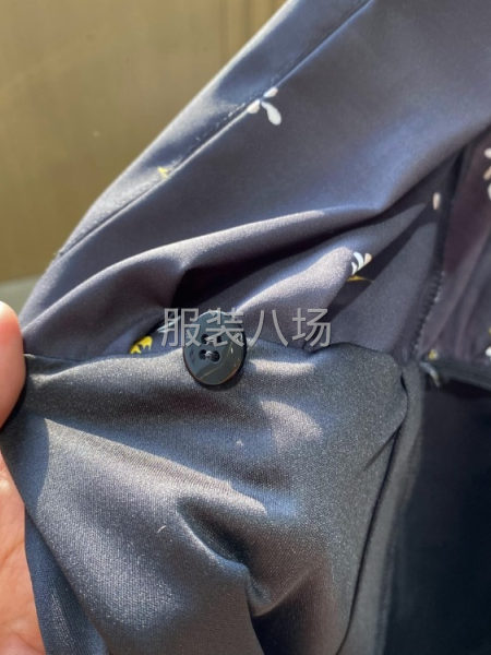批发高腰v领连衣裙1万件-第7张图片