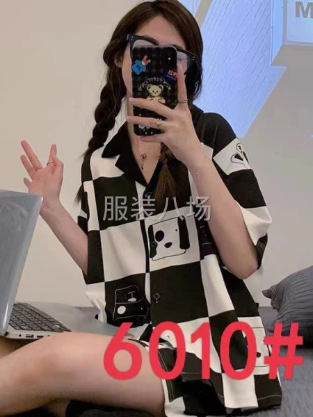 承接开胸睡衣-第2张图片