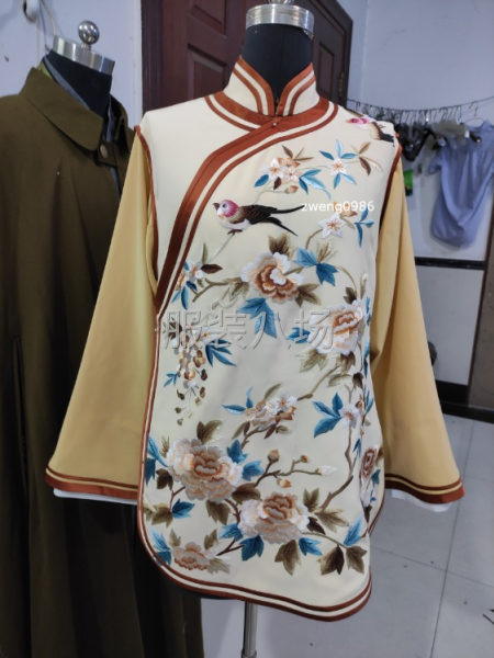 承接，专业高定旗袍，汉服，戏服，古装，时装，国际品牌精品高仿-第3张图片