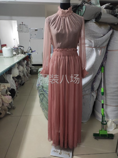承接，专业高定旗袍，汉服，戏服，古装，时装，国际品牌精品高仿-第9张图片