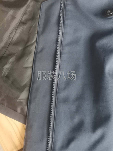 本廠常年生產(chǎn)外貿(mào)內(nèi)銷棉服，羽絨服，風衣，褲子等，保質(zhì)保量-第2張圖片