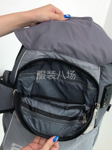 批發雙肩背包1萬件-第4張圖片