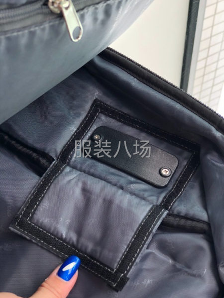 批發雙肩背包1萬件-第8張圖片