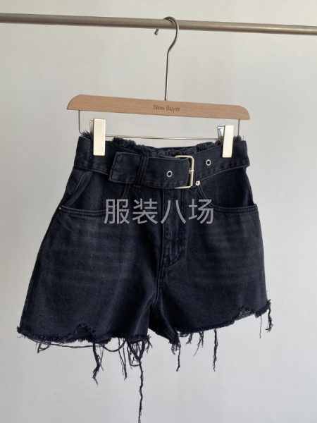 批发牛仔毛边短裤1万件-第1张图片
