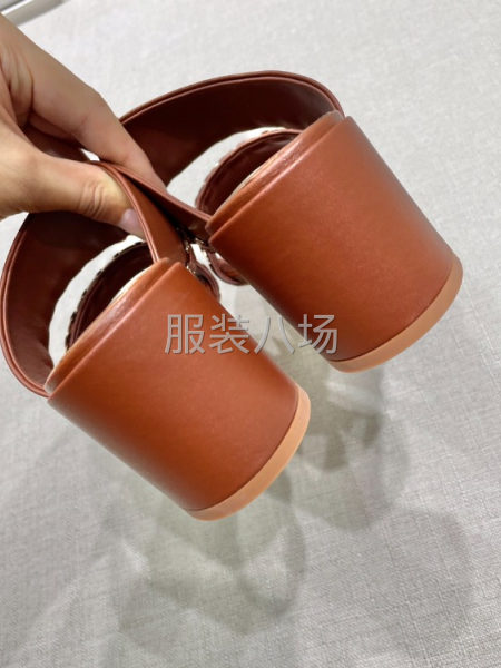 批发凉拖鞋1万件-第9张图片