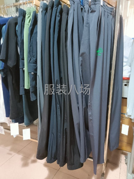 本公司承接加工生產(chǎn)，可包工包料生產(chǎn)，各種各樣的衣服都可以。-第1張圖片