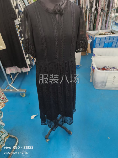 招整件车位能真丝的联系我-第1张图片