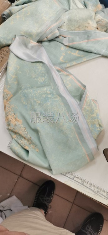 专业服装卷边-第1张图片
