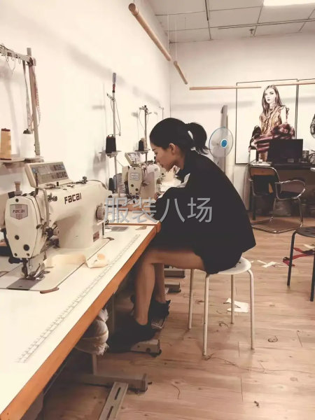 作坊人数跟据量的大小可调整，承接校服工作服等加工。随时联系。-第1张图片