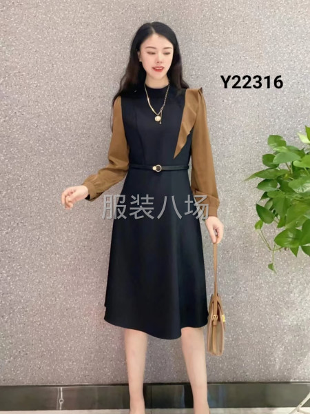 品牌折扣女装批发-第9张图片