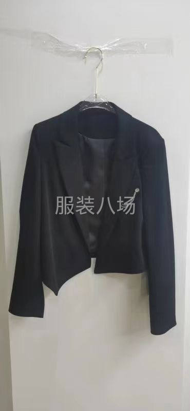2千件女装/连衣裙/衬衫/西服西裤/夹克风衣/裤子外发-第1张图片