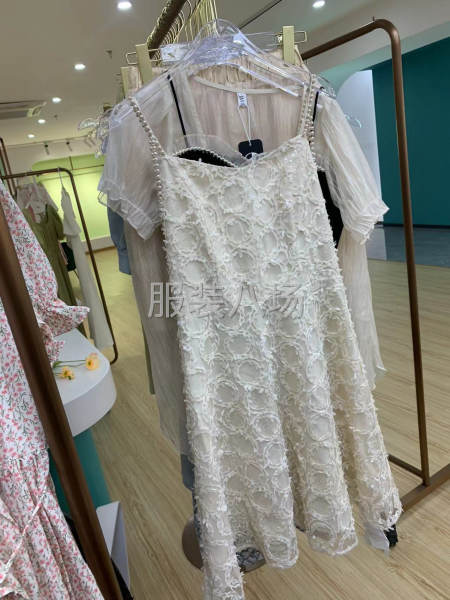 2千件女装/连衣裙/衬衫/西服西裤/夹克风衣/裤子外发-第3张图片