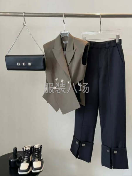 服装厂加工急聘管理一名-第1张图片