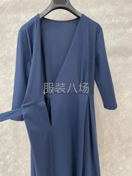 批发秋冬新款连衣裙1万件-第4张图片