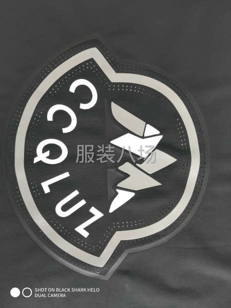 无缝压胶工艺，凹凸印花，热转印印花，裁片冲孔等工艺-第6张图片