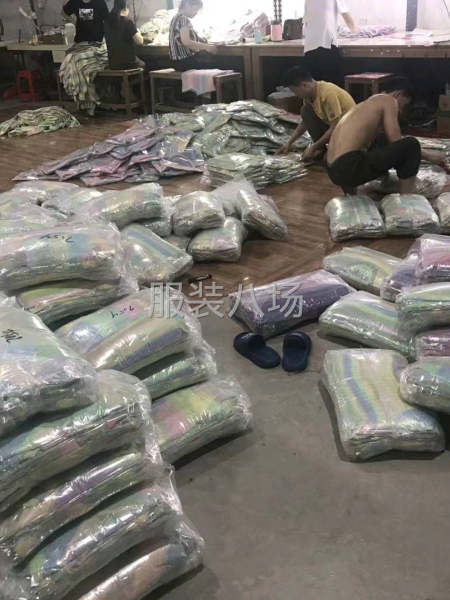 澄海源头毛衣厂～渐变毛衣生产定制-第1张图片