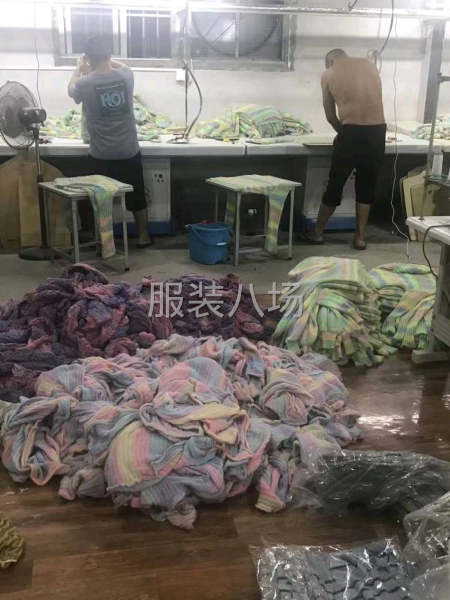 澄海源头毛衣厂～渐变毛衣生产定制-第3张图片