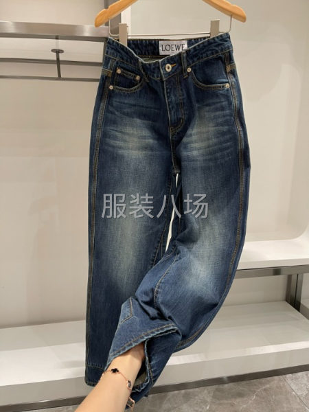 批发女士牛仔裤1万件-第1张图片
