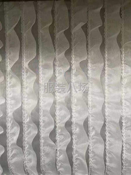 专业蕾丝花边网布绣花印花面料-第4张图片