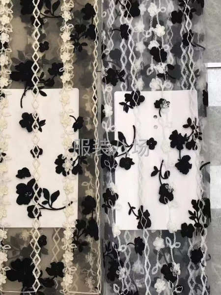 专业蕾丝花边网布绣花印花面料-第3张图片