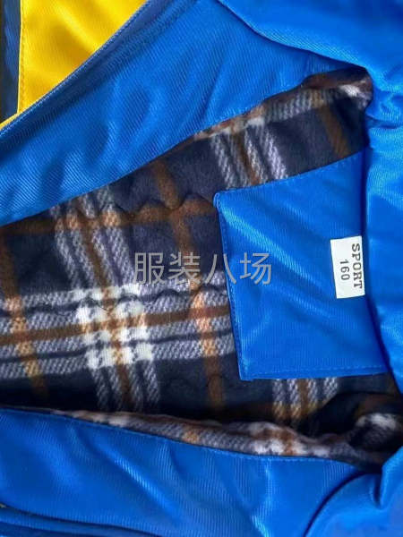 有图片款相似加厚校服的联系~急需10000-15000套！-第1张图片
