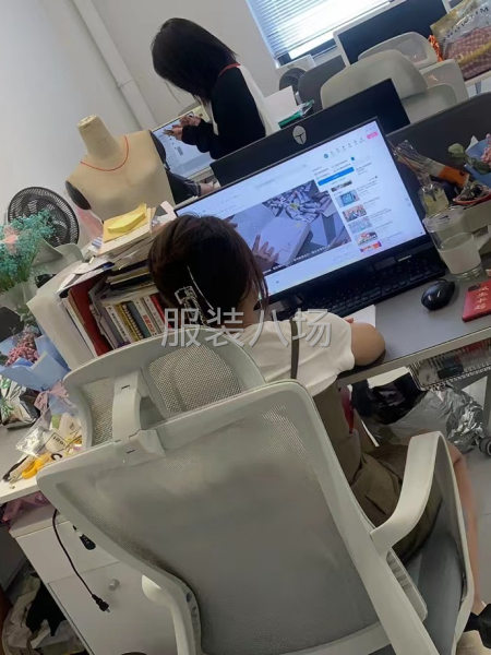 专业承接中高档服装全品类！欢迎来版加工！-第2张图片