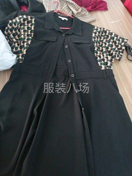200件连衣裙/上半年雪纺女装比较多，下半年让裤子，外套。-第1张图片