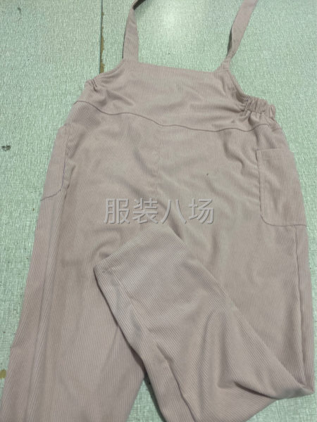 牛仔裙、背帶褲大量返單-第2張圖片