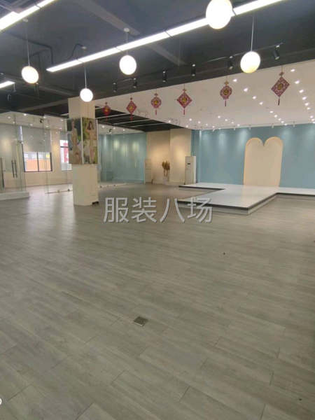 會(huì)江地鐵口  現(xiàn)成辦公室  直播  展廳豪裝帶空調(diào)   價(jià)格-第3張圖片