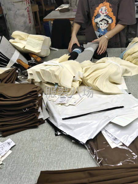 专业锁边化纤女裤锁五线带锁零料一名-第1张图片
