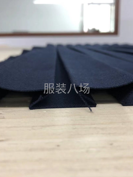 專業(yè)服裝壓褶工藝生產(chǎn)-第2張圖片