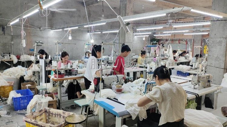 阜南张寨弘扬服装厂-第1张图片