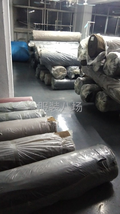 我一个人太大了，想分租一半可以做服装，和网店-第1张图片