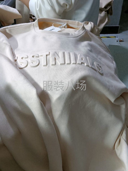 本厂爆款卫衣下单不停，可以做两个多月，现招专业卫衣师傅夫妻对-第1张图片