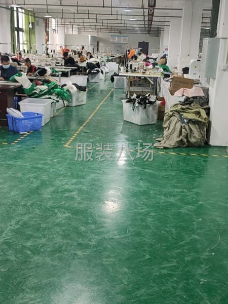 本厂主要生产冲锋衣，户外服，羽绒服，时装等。设施设备齐全-第2张图片