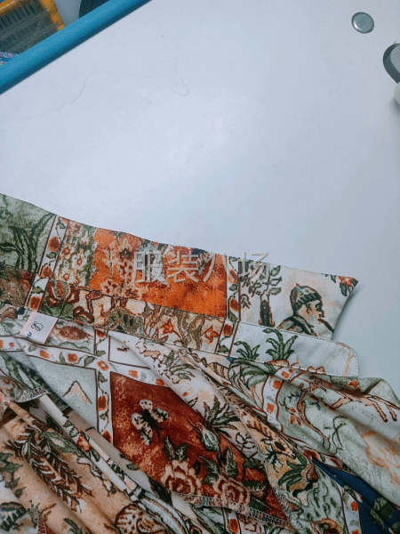 专业服装梭子面料-第1张图片