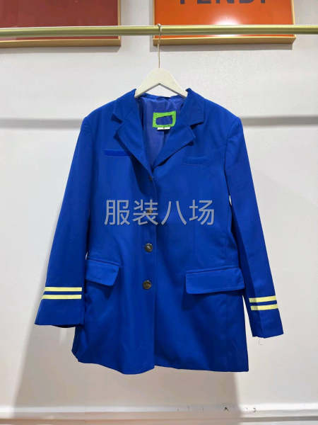 批发制服5千件-第1张图片