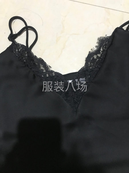 开鸡心车位。米色和淡蓝色1600件-第1张图片