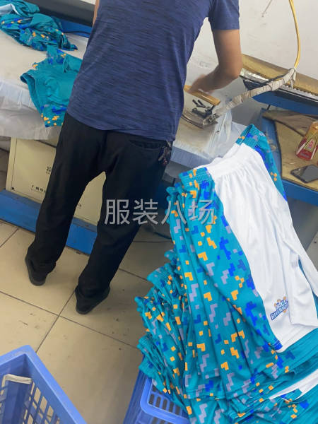 针织，卫衣圆领短袖T恤，衬衣男女外套风衣-第1张图片