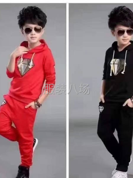 批发卫衣套装2600件-第2张图片