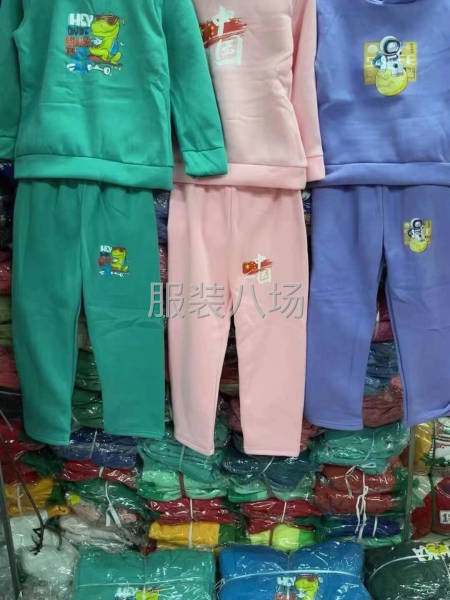 批发卫衣套装2600件-第7张图片