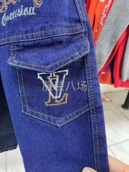 批發(fā)牛仔褲1.6萬(wàn)件-第9張圖片