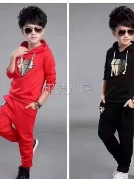 批发卫衣套装2600件-第3张图片