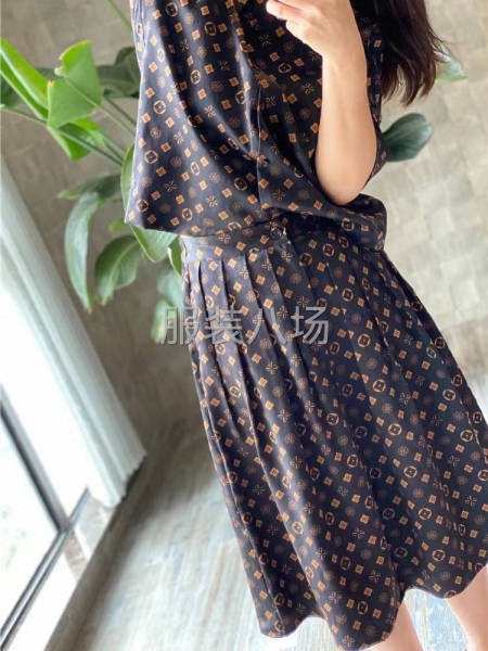 专业做真丝面料女装12年-第4张图片