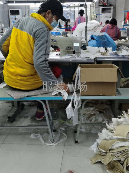 本廠常年羽絨服加工清加工做工有5臺模板機50臺平車30人穩(wěn)-第1張圖片