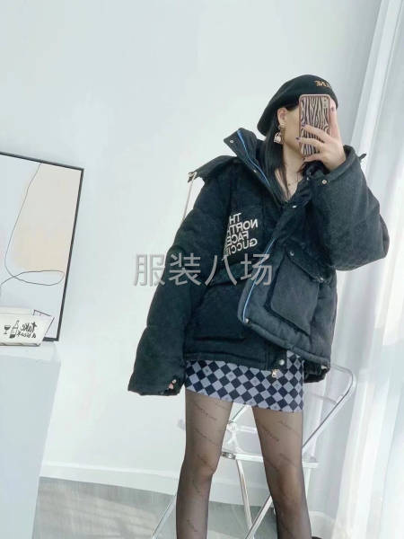 男女同款頂級(jí)羽絨服-第2張圖片