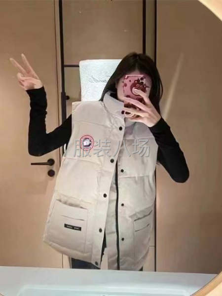 服装库存批发
1元到9元
童装 女装 男装 
超低价供货
挑-第1张图片