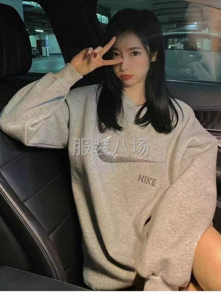 女装耐克卫衣-第1张图片