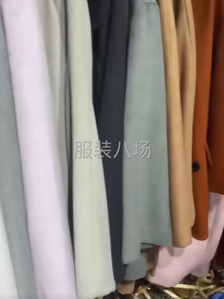 批发羊毛大衣1万件-第1张图片